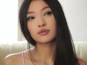 MinniMia – webcam model profile photo Image 3