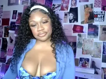 Likachkaa – webcam model profile photo Image 2