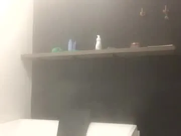 MinniMia – webcam model profile photo Image 9