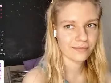 blondiluvsanal – webcam model profile photo Image 4