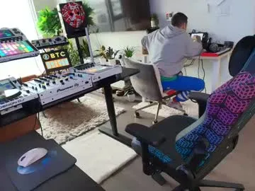 MiaTonyy – webcam model profile photo Image 2