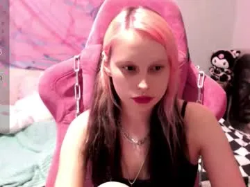 Kristallik-1 – webcam model profile photo Image 10