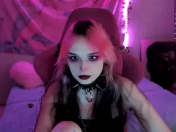 Kristallik-1 – webcam model profile photo Image 2
