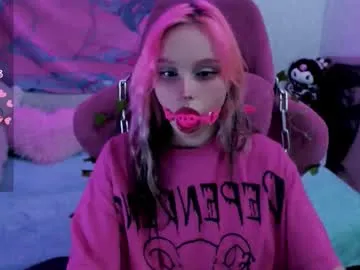 Kristallik-1 – webcam model profile photo Image 8