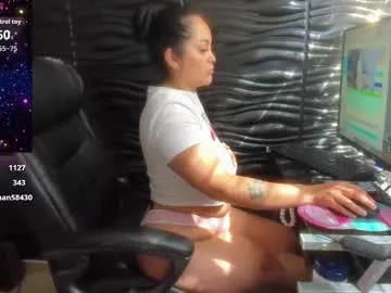 loveuniverse8 – webcam model profile photo Image 15