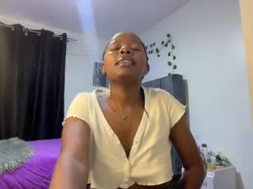 NickiMaldini – webcam model profile photo Image 6