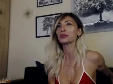 glossybabe_ – webcam model profile photo Image 10