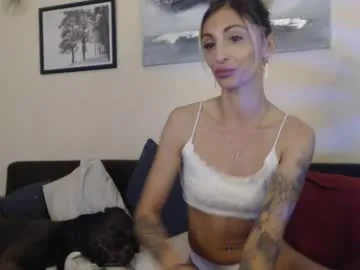 glossybabe_ – webcam model profile photo Image 2