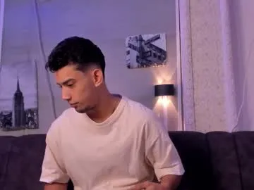 glossybabe_ – webcam model profile photo Image 3