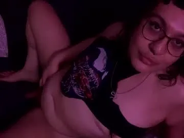 glossybabe_ – webcam model profile photo Image 18