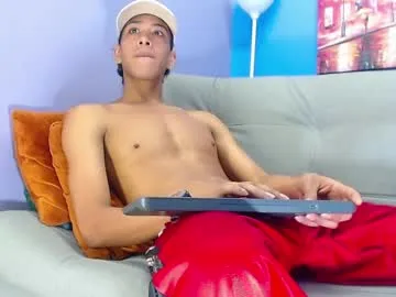 santi_xximo – webcam model profile photo Image 3