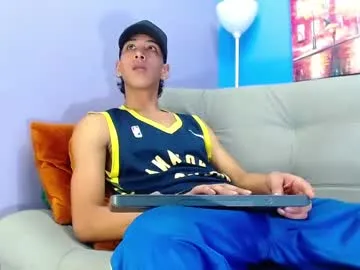 santi_xximo – webcam model profile photo Image 4