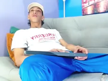 santi_xximo – webcam model profile photo Image 9