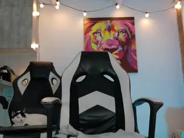 PeachGirl – webcam model profile photo Image 12