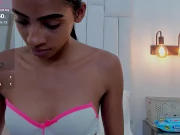 adria_ross – webcam model profile photo Image 11