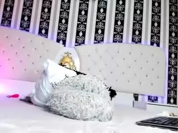 karolwhite_ – webcam model profile photo Image 9