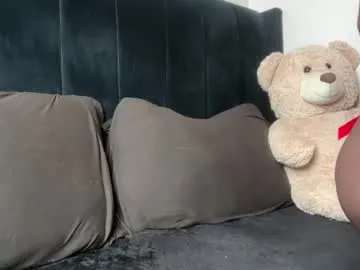 Ellidi – webcam model profile photo Image 8