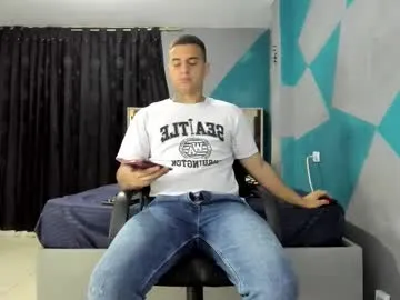 yummylaylax – webcam model profile photo Image 2