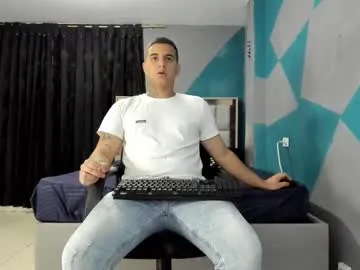 yummylaylax – webcam model profile photo Image 3