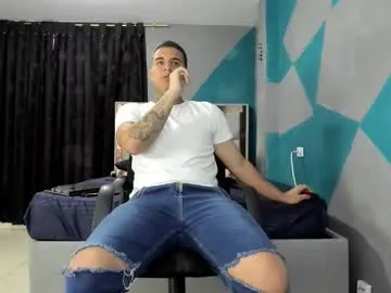 yummylaylax – webcam model profile photo Image 4