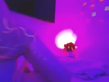 Ellidi – webcam model profile photo Image 8