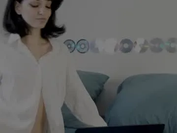 MinniMia – webcam model profile photo Image 14