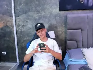 glossybabe_ – webcam model profile photo Image 15