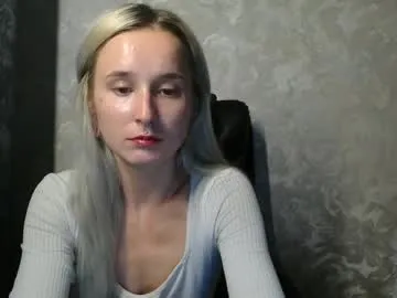 liz_holmes – webcam model profile photo Image 4