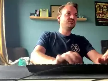 WhoreRobot – webcam model profile photo Image 15