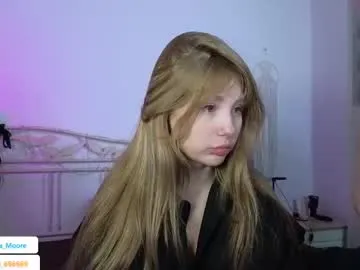 molochnaya000 – webcam model profile photo Image 3