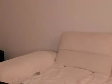 mightylaura – webcam model profile photo Image 11