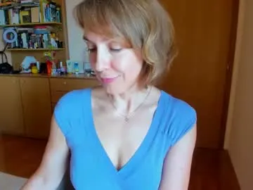 glossybabe_ – webcam model profile photo Image 16
