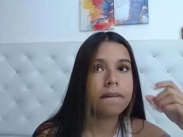 krissone – webcam model profile photo Image 11