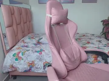 allieplush – webcam model profile photo Image 6