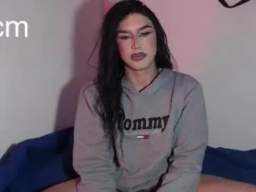 SheOnShe – webcam model profile photo Image 3