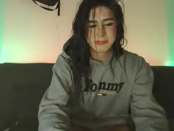 SheOnShe – webcam model profile photo Image 6