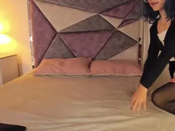 diffgirls1-1 – webcam model profile photo Image 2