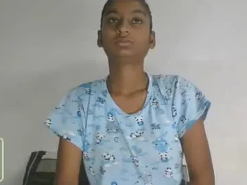 MinniMia – webcam model profile photo Image 2