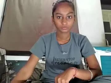 MinniMia – webcam model profile photo Image 3