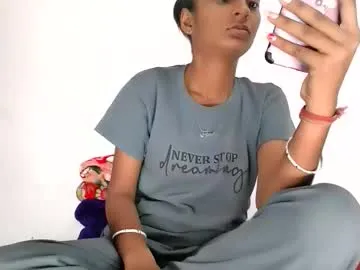 MinniMia – webcam model profile photo Image 5