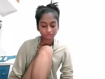 MinniMia – webcam model profile photo Image 7