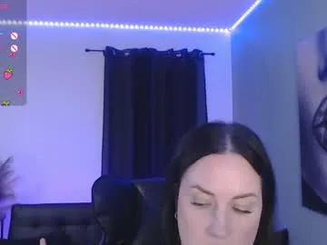 FoxyLina – webcam model profile photo Image 9