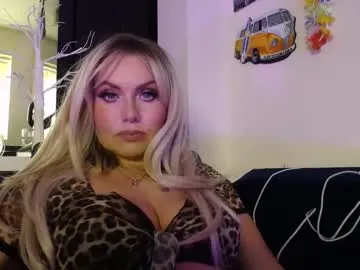 SheOnShe – webcam model profile photo Image 4
