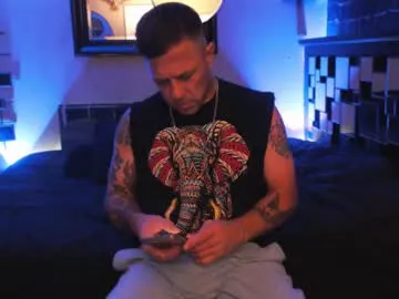 ANGELonDUTY – webcam model profile photo Image 6