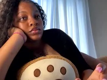 SheOnShe – webcam model profile photo Image 19