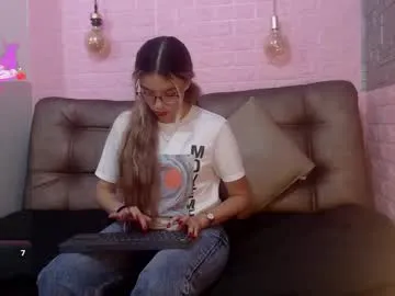 valentina_red18 Image 5