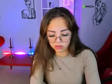 mightylaura – webcam model profile photo Image 3