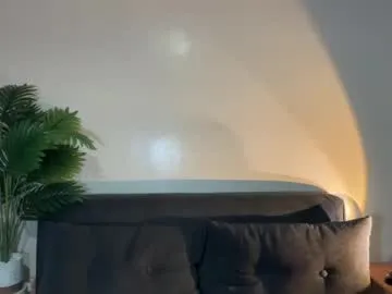 OrgazMia – webcam model profile photo Image 9