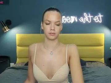 misshowl – webcam model profile photo Image 2