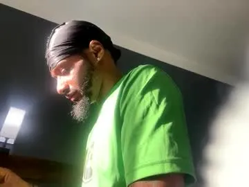 shiny-lily – webcam model profile photo Image 12